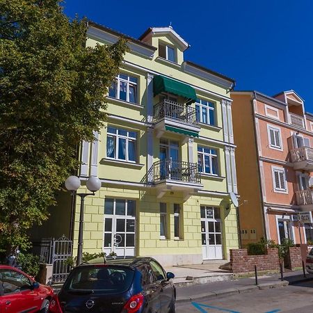 Apartments Villa Katarina Selce Exterior foto